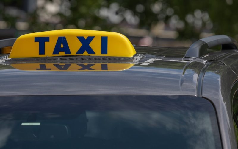 Xe taxi đi bệnh viện Tứ Kỳ sẵn sàng phục vụ người ốm