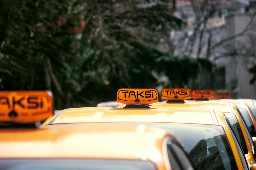 Xe taxi Nam Sách 7 chỗ trên đường nông thôn Hải Dương
