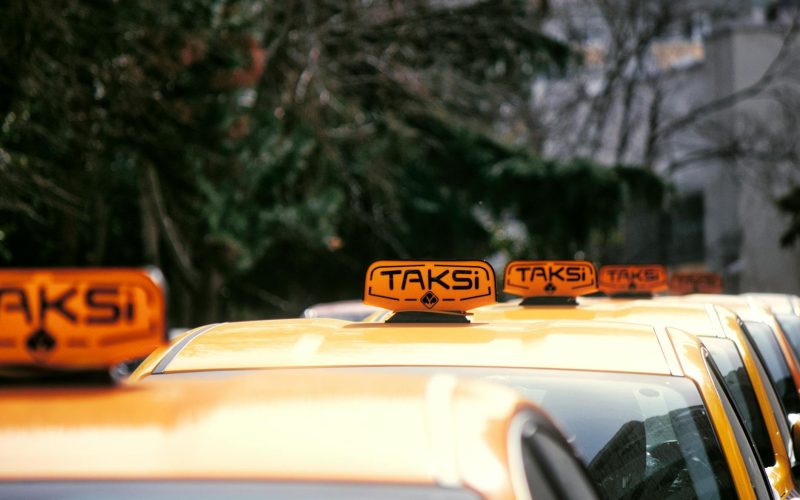 Xe taxi Nam Sách 7 chỗ trên đường nông thôn Hải Dương