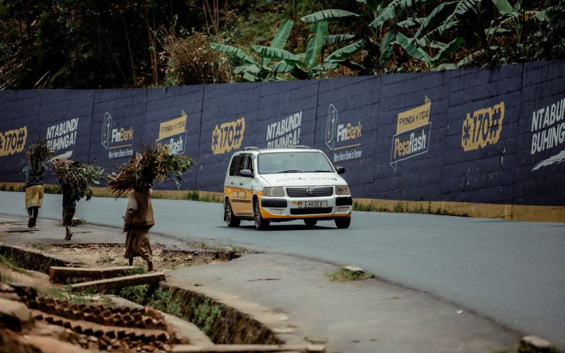 Xe taxi Bình Giang giá rẻ đậu ở vùng nông thôn Hải Dương